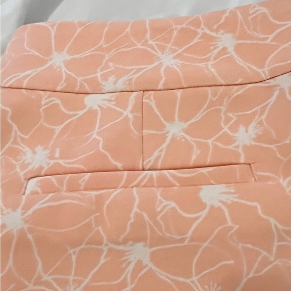 Banana Republic Classic Preppy Peach White Floral Side Zipper Shorts Size 4 - Picture 7 of 7